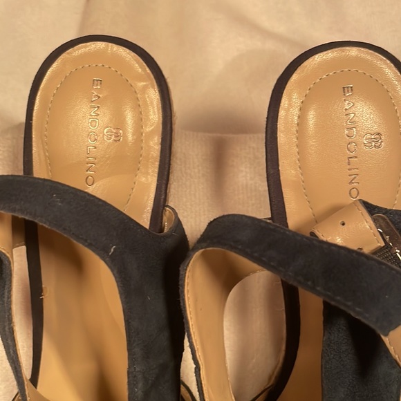 Bandolino navy t strap wedge sandals- size 9 - Picture 5 of 10